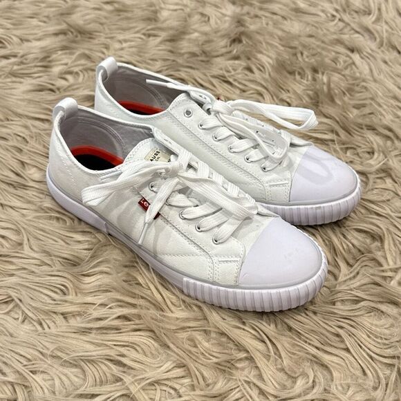 Levi’s sneakers size 9 - Picture 1 of 7